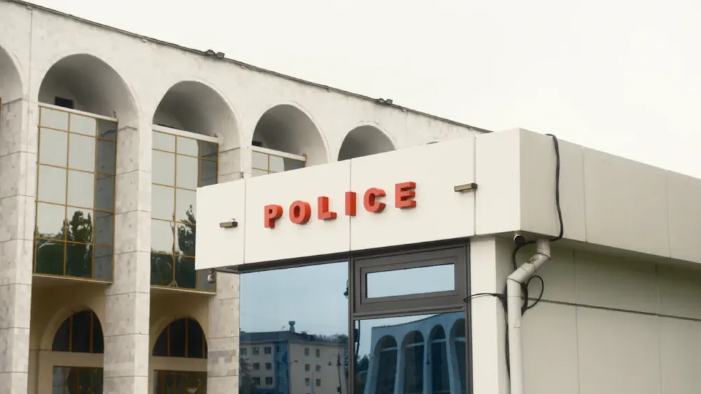 Façade du nouveau bâtiment accueillant la police municipale et les objets trouvés à Angers.