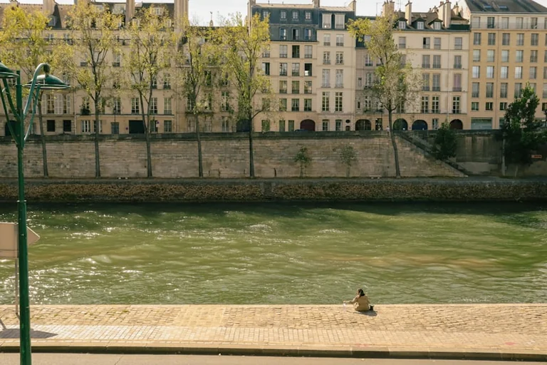 Courbevoie: chaleur en jaune, services à vérifier