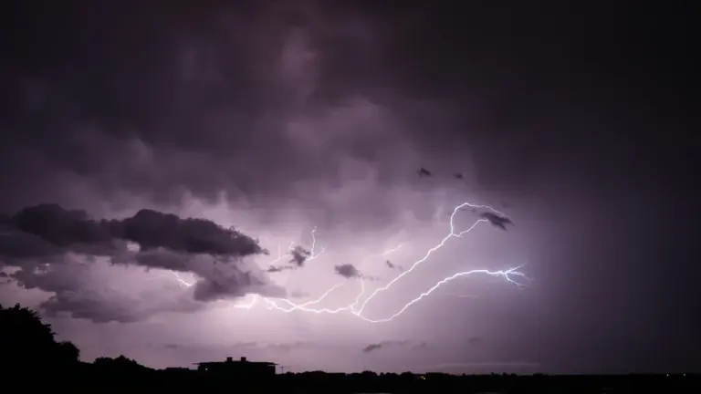 Courbevoie : chaleur rouge, orages et sorties à revoir