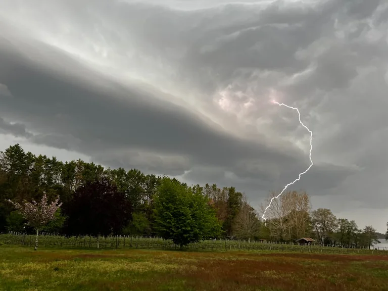 Courbevoie : chaleur rouge, orages et sorties à revoir