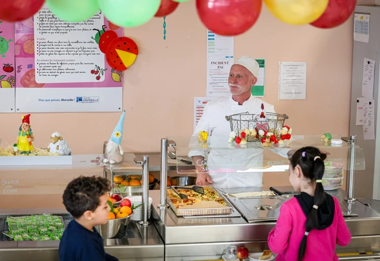 Parents à Marseille : la cantine exige un dossier à jour
