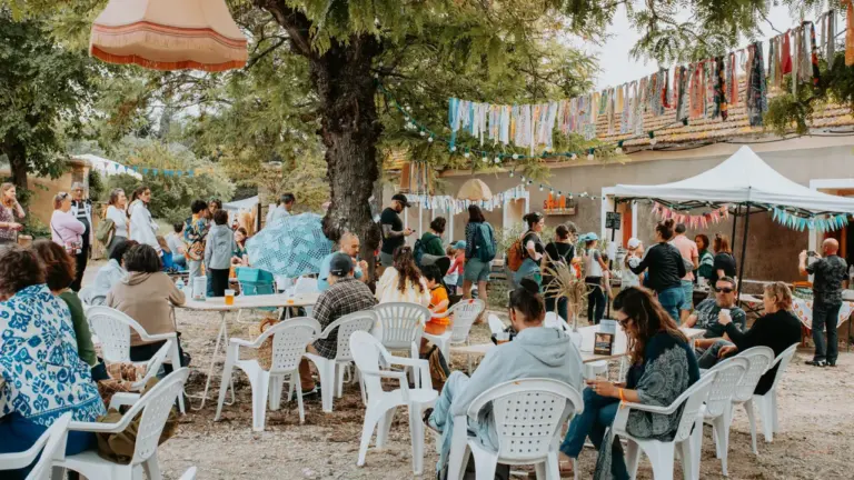 À Fabrègues, Sans chichi ouvre sa guinguette gratuite