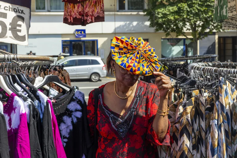 À Vitry, les habitants cherchent l’ombre pendant la canicule
