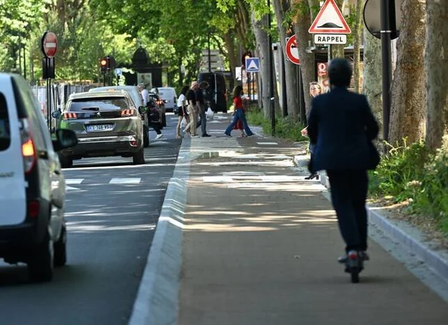 À Courbevoie, les trottinettes changent de règles
