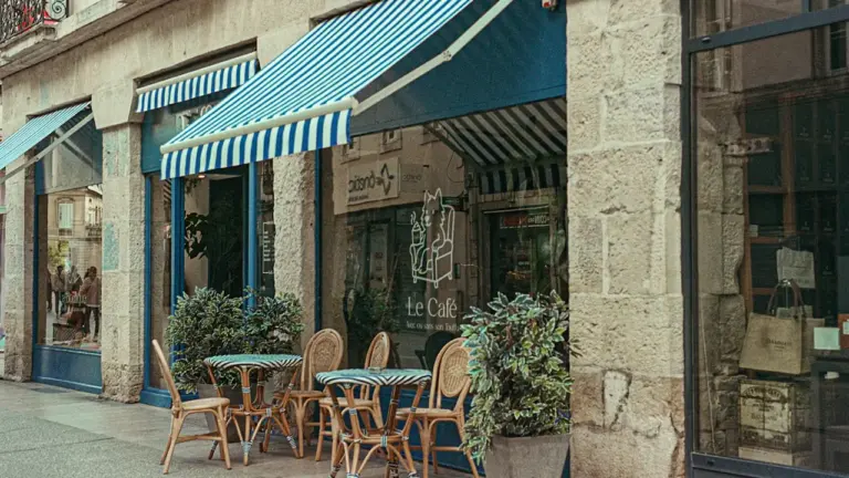 À Grenoble, le Café sans-frontières du mardi coûte 6 €