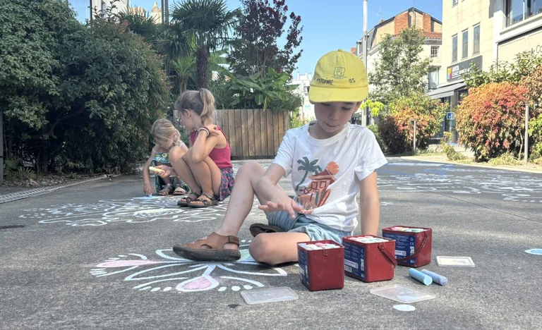 À La Roche-sur-Yon, les enfants redonnent vie au sol
