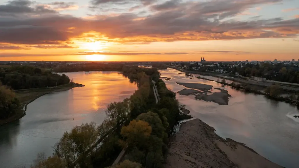 Découvrir la Loire à Orléans : une balade sur l’EVURTIUS