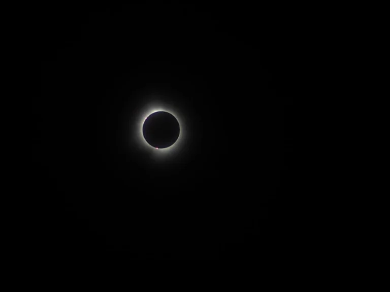 Éclipse à Épinay-sur-Seine : le geste qui protège vos yeux