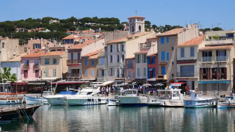 Hyères : le marché nocturne gratuit revient sur le port