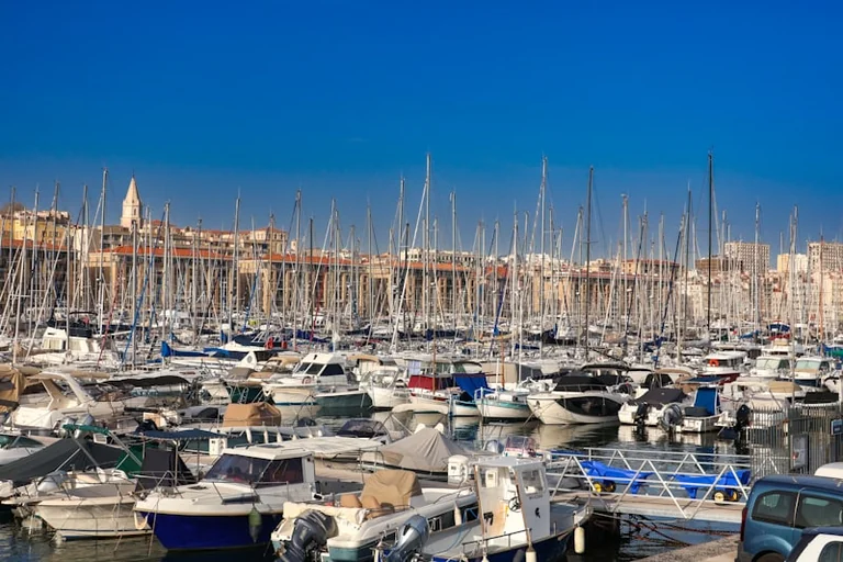 Hyères : le marché nocturne gratuit revient sur le port