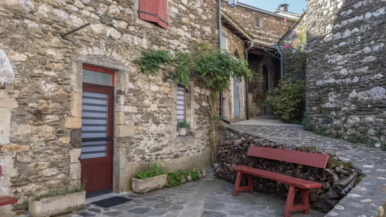 Sortilèges de façade : rendez-vous secret à Saint-Étienne