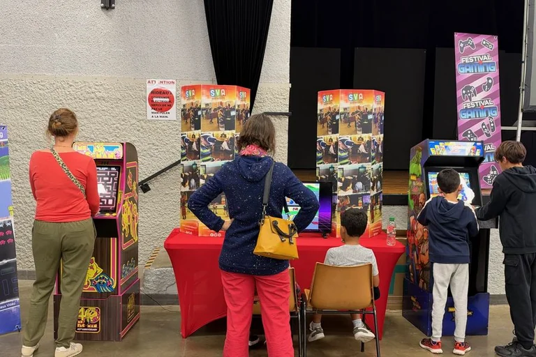À Colomiers, le Festival des technologies a réuni 330 visiteurs et rapproché jeunes et seniors