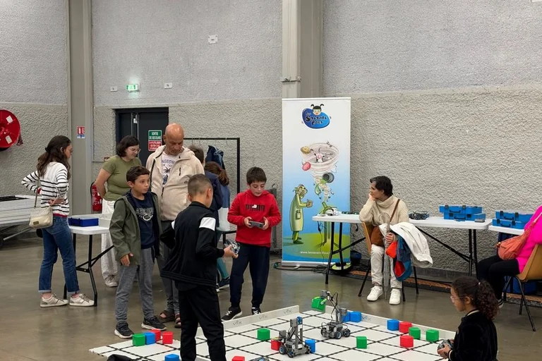 À Colomiers, le Festival des technologies a réuni 330 visiteurs et rapproché jeunes et seniors