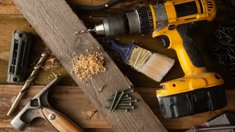 À Rodez, un atelier gratuit dévoile la restauration des bois polychromes